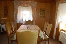 ..ESSZIMMER --V E R K A U F T-- WOHNEN IN D�RFLICHER RANDLAGE - BEZUGSF�HIGES WOHNHAUS MIT INNENHOF & GARTEN 