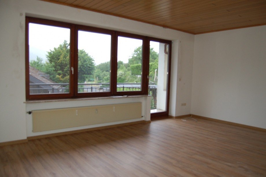 ..ZIMMER MIT BALKONZUGANG Etagenwohnung Klotten