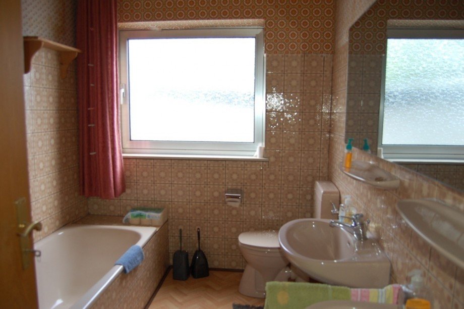 ..MIT WANNE u. DUSCHE Einfamilienhaus Masburg
