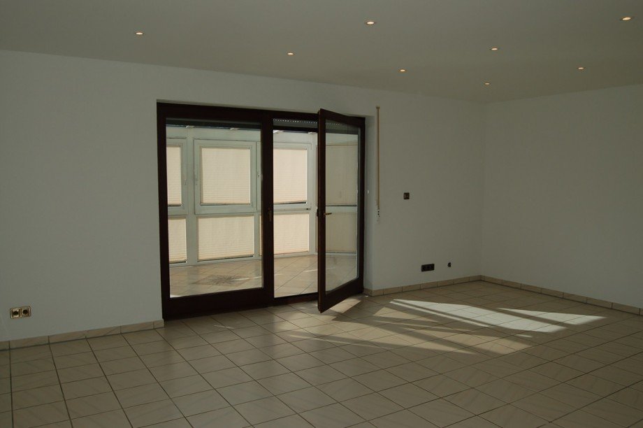 ..WOHNZIMMER UND.. Erdgeschosswohnung Kaisersesch- N�he