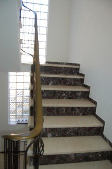 ..FAMILIEN-..  GEPFLEGTES ZWEIFAMILIENHAUS MIT GARTEN - IN BEVORZUGTER STADTLAGE 