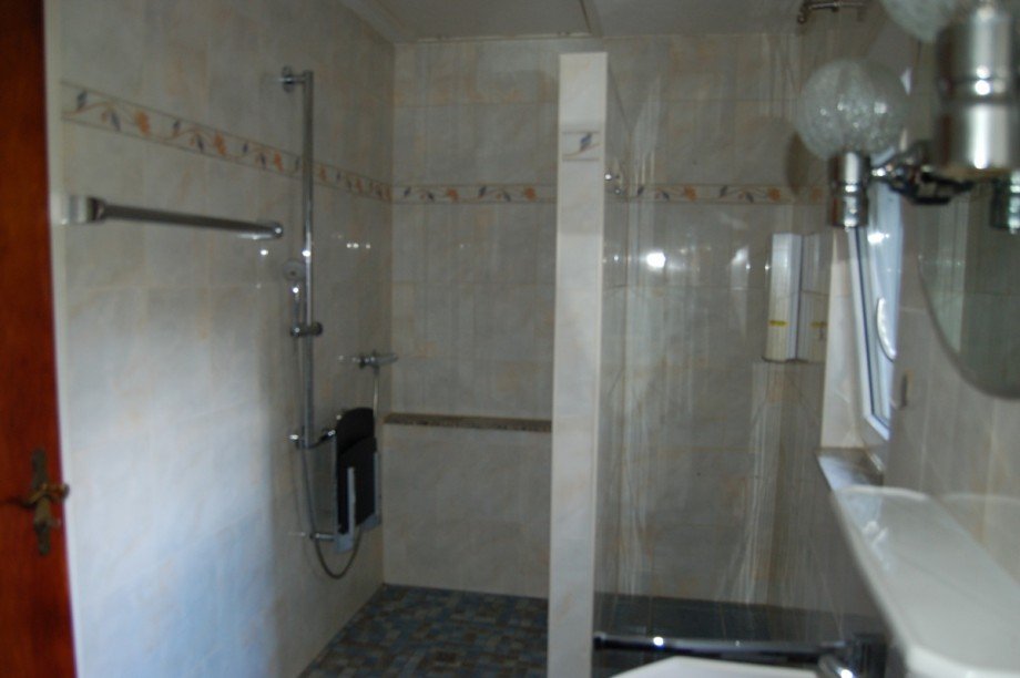..MIT BODENGLEICHER DUSCHE Einfamilienhaus B�chel