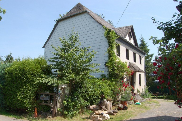 ..VIELSEITIG NUTZBARER.. Roes Bauernhaus SELTENE GELEGENHEIT-VIELSEITIG NUTZBARER REITERHOF-IN EINER DER SCH�NSTEN REGIONEN DEUTSCHLANDS