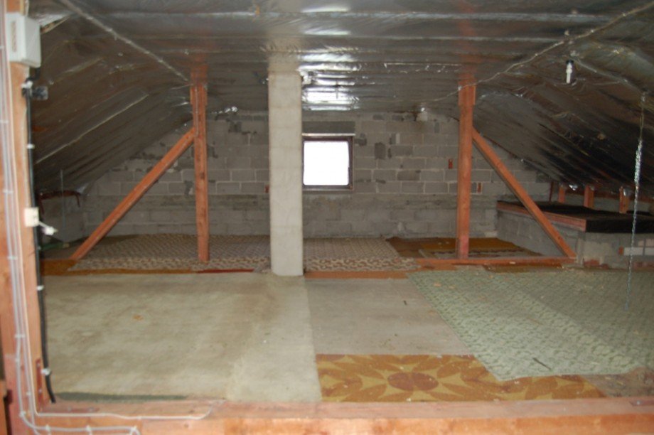 ..AUSGIEBIGE LAGERFL�CHEN Einfamilienhaus B�chel