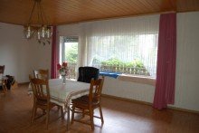 ..BALKONZUGANG IM OG. --V E R K A U F T-- HAUS MIT VIEL FREIRAUM F�R IDEEN - IN RUHIGER ORTSRANDLAGE - MIT GROSSEM GARTEN 