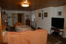 ..WOHNZIMMER --V E R K A U F T-- WOHNEN IN D�RFLICHER RANDLAGE - BEZUGSF�HIGES WOHNHAUS MIT INNENHOF & GARTEN 