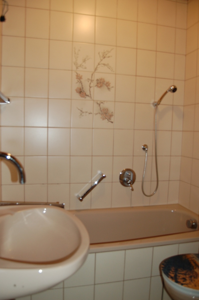 ..BAD MIT WANNE Etagenwohnung Klotten
