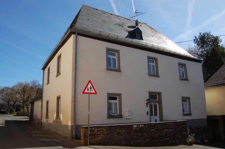..EHEMALIGES.. Wollmerath Einfamilienhaus WOHNEN MIT GESCHICHTE - EHEMALIGES PFARRHAUS IN DER MALERISCHEN EIFEL - MIT GROSSEM GARTEN