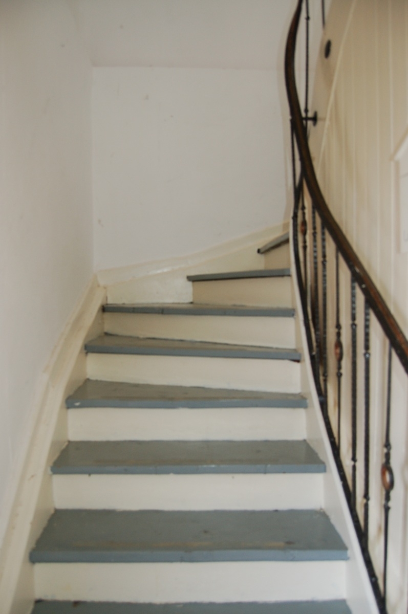 ..TREPPE ZUM OBERGESCHOSS Einfamilienhaus Forst (Eifel)