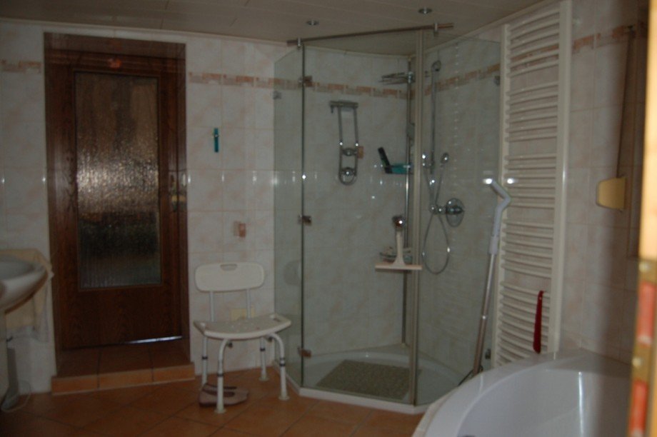 ..MIT ECKWANNE u. DUSCHE Einfamilienhaus Polch