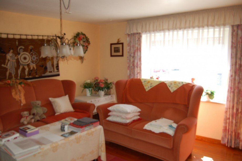 ..ZIMMER IM EG. Einfamilienhaus Kalenborn