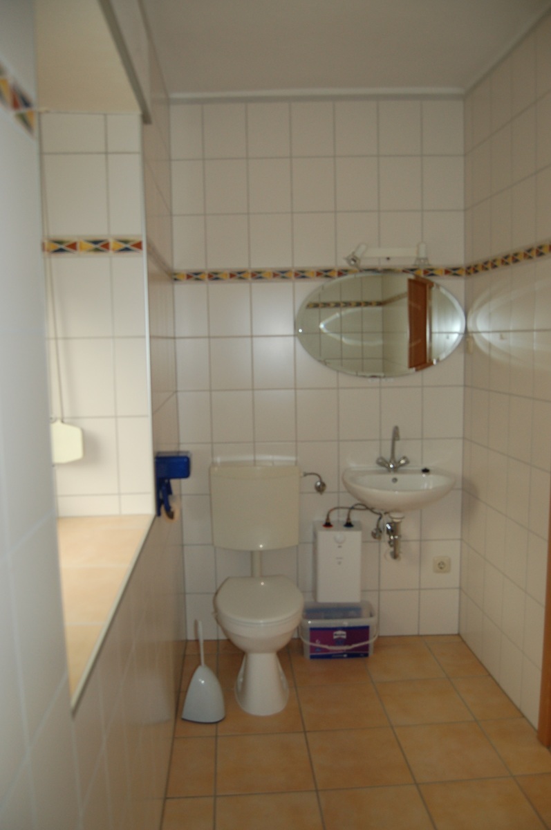 ..TOILETTE B�rofl�che Kaisersesch