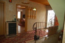 ..DIELE IM OG. --V E R K A U F T-- HAUS MIT VIEL FREIRAUM F�R IDEEN - IN RUHIGER ORTSRANDLAGE - MIT GROSSEM GARTEN 