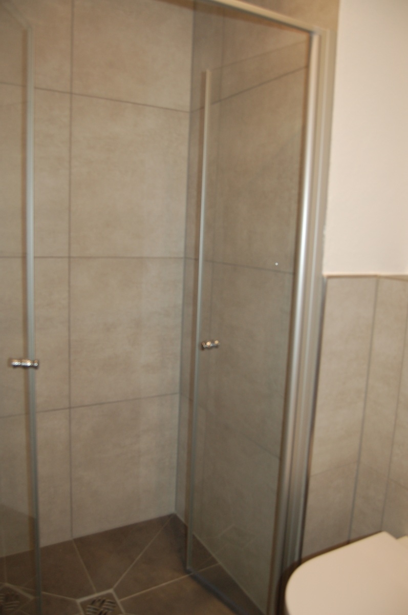 ..BODENGLEICHER DUSCHE Etagenwohnung Klotten