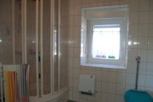 ..MIT DUSCHE u. WC --V E R K A U F T-- WOHNEN IN D�RFLICHER RANDLAGE - BEZUGSF�HIGES WOHNHAUS MIT INNENHOF & GARTEN 