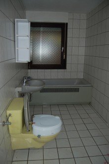 ..BAD mit WANNE u. WC --V E R K A U F T--  AN DER WILDEN ENDERT - BUNGALOW IN NATURLAGE - NAHE DER MOSELSTADT COCHEM 