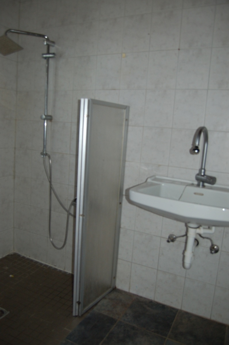 ..BODENGLEICHE DUSCHE - WC Einfamilienhaus Forst (Eifel)