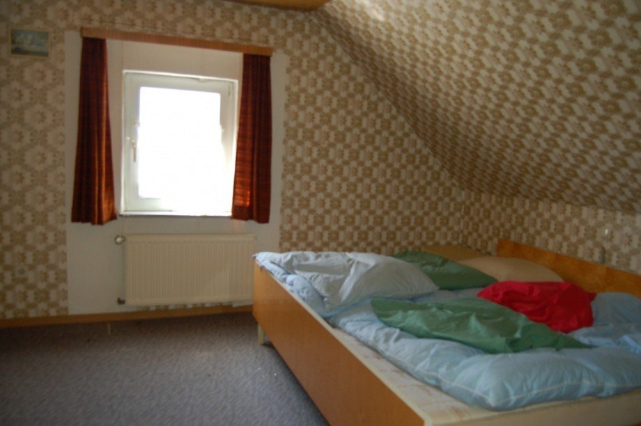 ..ZIMMER IM DACHGESCHOSS Einfamilienhaus Beuren