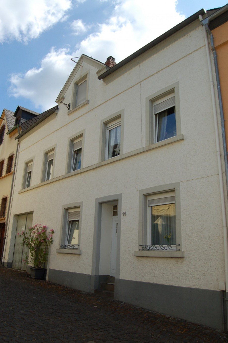 ..IN ZENTRALER ORTSLAGE Einfamilienhaus Senheim