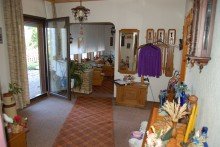 ..DIELE MIT ZUGANG ZUR..  FAMILIENFREUNDLICHES WOHNHAUS - MIT GARTEN - IN HERRLICHER STADTRANDLAGE 