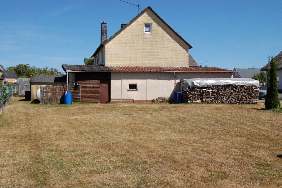 ..MIT GROSSEM GARTEN Einfamilienhaus Beuren