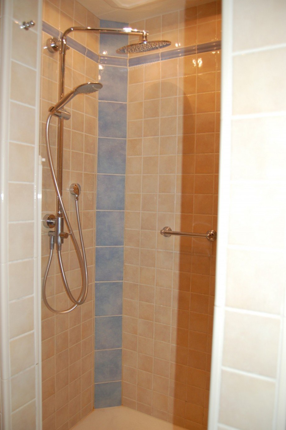 ..DUSCHE Einfamilienhaus Gamlen