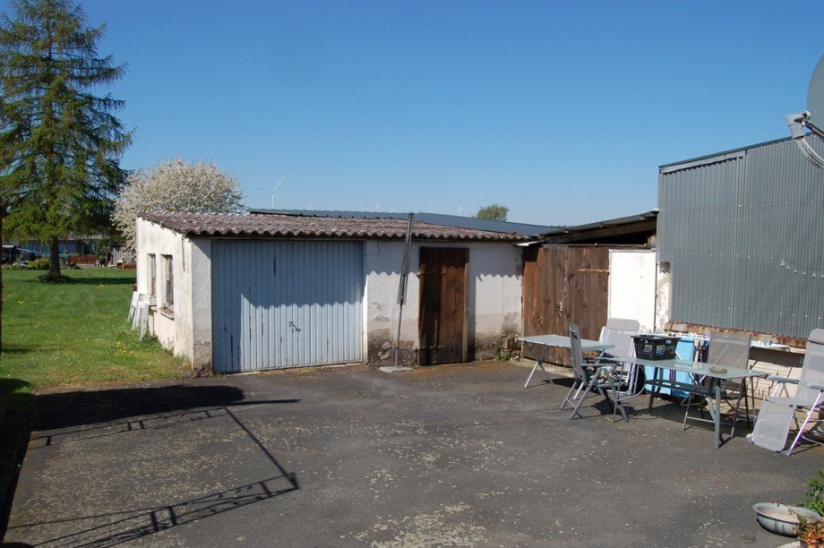 ..UND NEBENGEB�UDEN IN.. Einfamilienhaus Forst (Eifel)