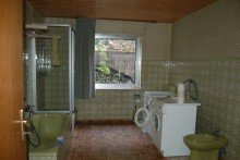 ..BAD IM ERDGESCHOSS --V E R K A U F T-- HAUS MIT VIEL FREIRAUM F�R IDEEN - IN RUHIGER ORTSRANDLAGE - MIT GROSSEM GARTEN 