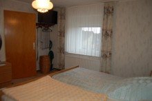 ..ZWEI SCHLAFZMMER.. --V E R K A U F T-- WOHNEN IN D�RFLICHER RANDLAGE - BEZUGSF�HIGES WOHNHAUS MIT INNENHOF & GARTEN 