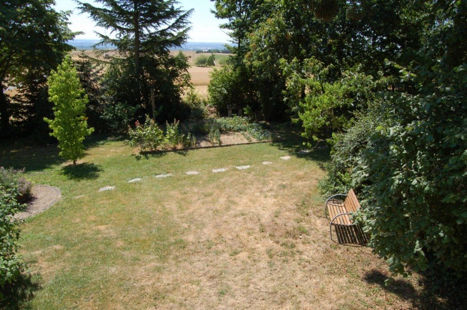 ..BLICK IN DEN GARTEN Einfamilienhaus Landkern