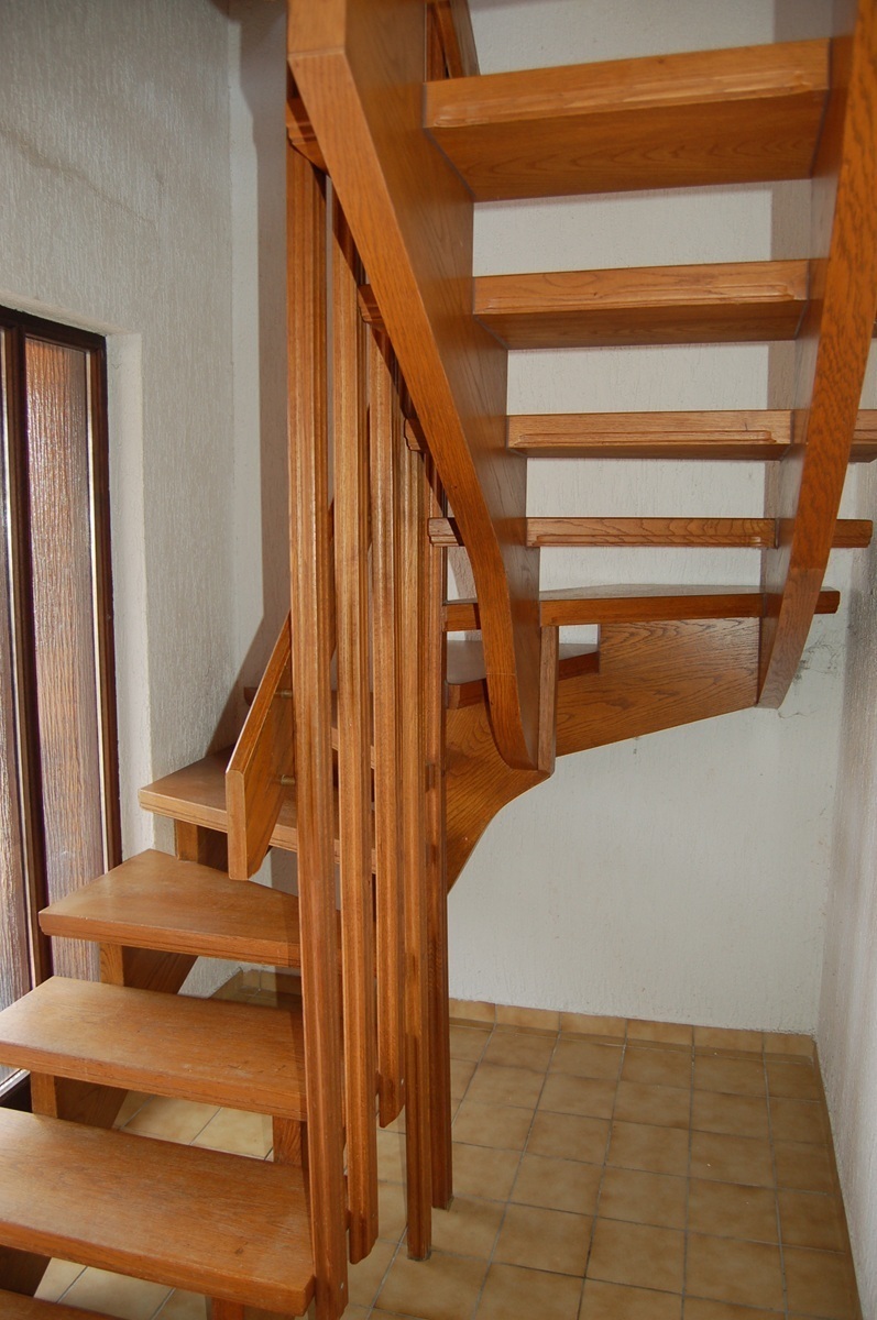 ..WNEDELTREPPE ZUM OG. Einfamilienhaus Kaisersesch