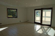 ..ANGRENZENDES.. --V E R M I E T E T-- EINZIEHEN UND WOHLF�HLEN - ERDGESCHOSSWOHNUNG MIT WINTERGARTEN 